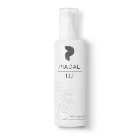 Reinigungsmilch mit Brennnesselextrakt in stilvoller Produktflasche von Piadal Kosmetik