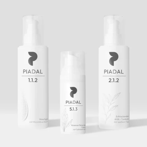 PIADAL Glow & Purify Tiefenreinigendes Pflege‑Set – Waschgel, AHA‑Tonic und Creme auf hellem Hintergrund